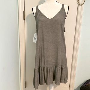NWT Gray sleeveless dress with ruffle
